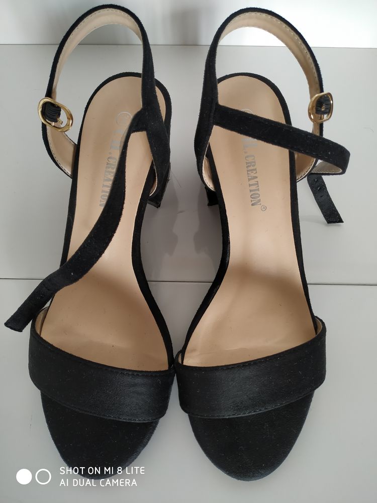 Sandales 38 daim noires � brides et talon bloc 15 Toulouse (31)