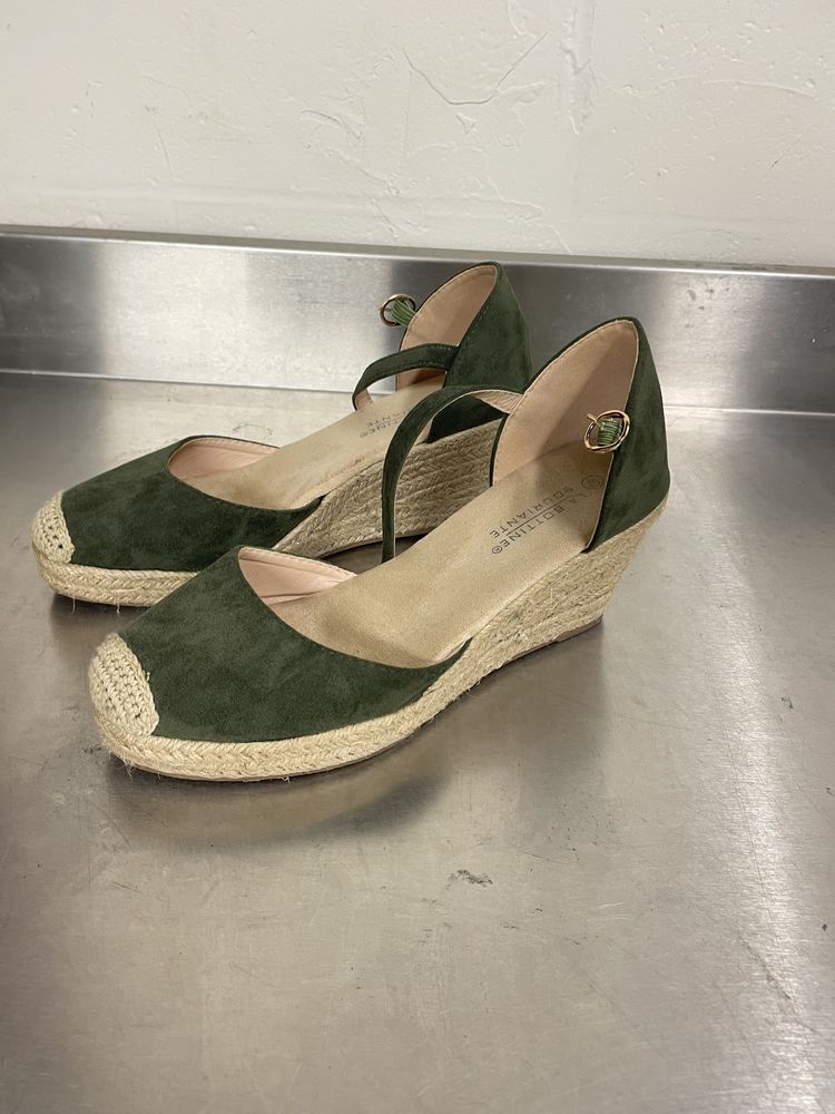 Sandales en daim vert 10 Saint-Pierre-du-Perray (91)