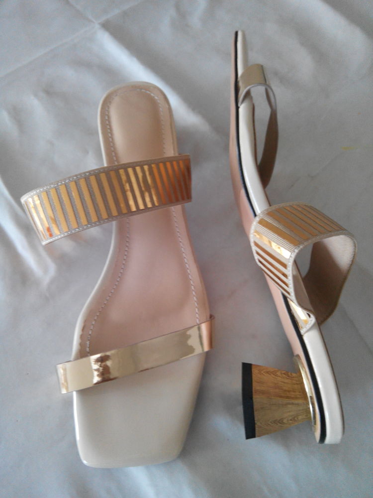 Sandales de luxe mi-talon T.38 0 Drancy (93)