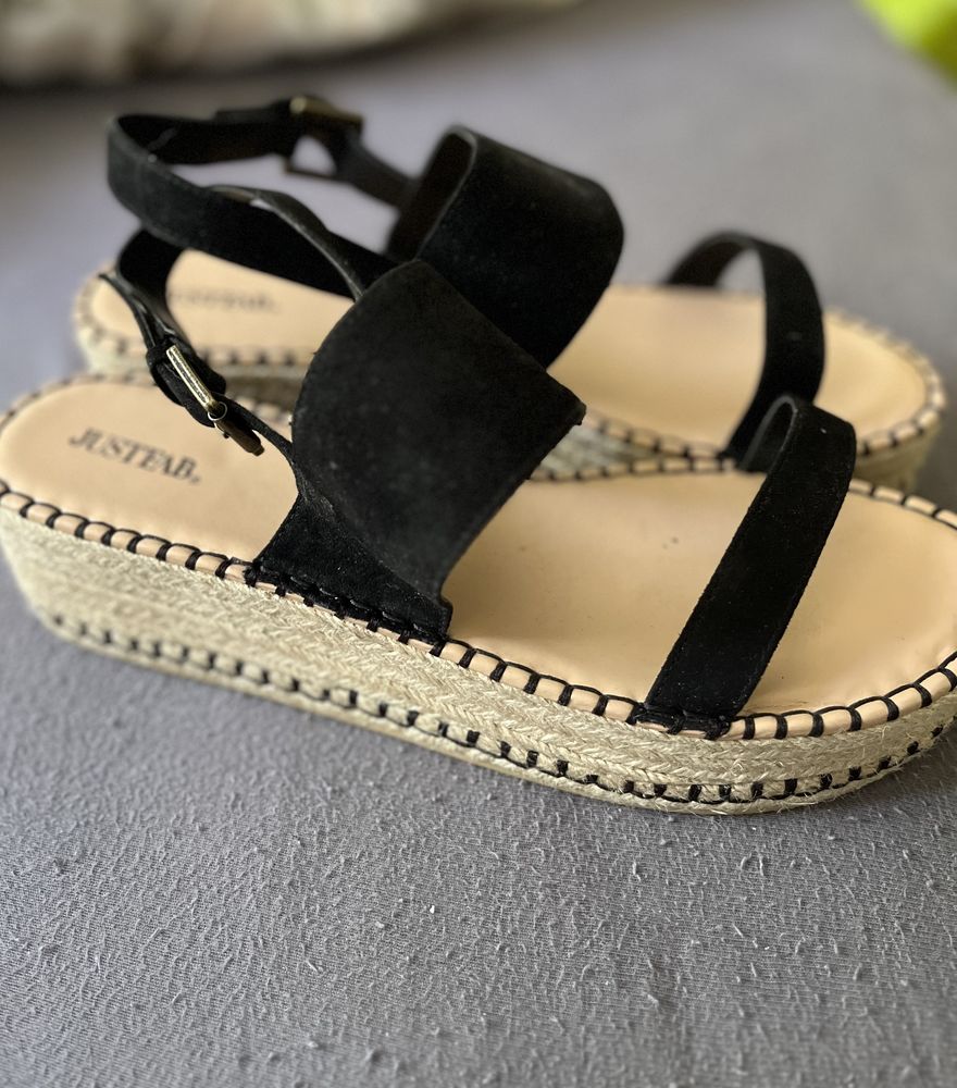 Sandales noires 15 Orthez (64)