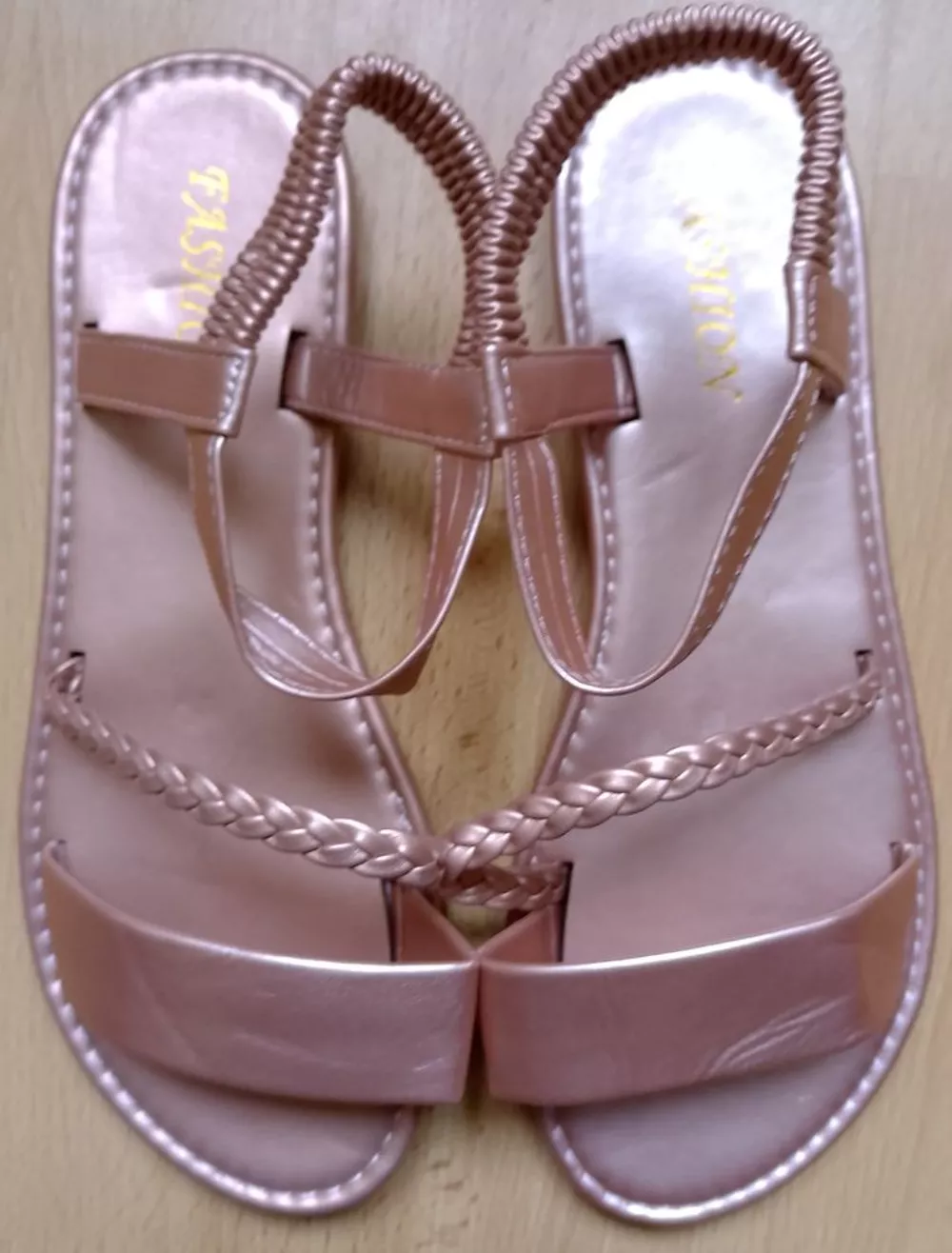 Sandales plates pour Femme. Neuves. P39 12 Saint-Marcellin (38)