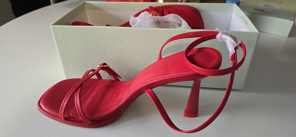 Sandales rouges MOTF ? talon bloc ? chic minimaliste 20 Saint-Etienne (42)