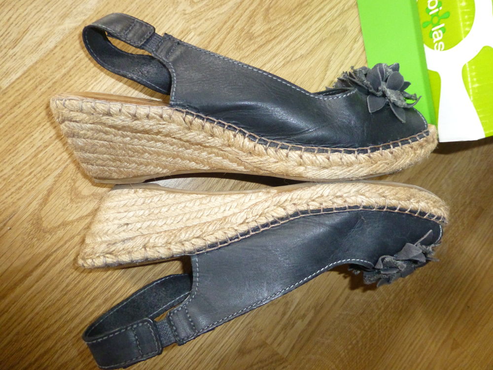 Sandales talons compens�s en cuir noir 12 Buxy (71)