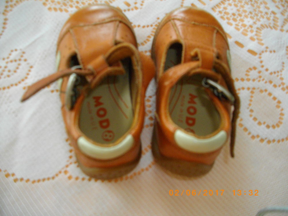 SANDALETTES ENFANT MARRON - POINTURE : 12 5 Perros-Guirec (22)