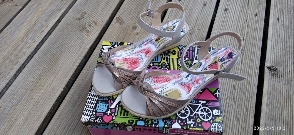 Sandalettes semelles compens�es 38 15 Limoges (87)