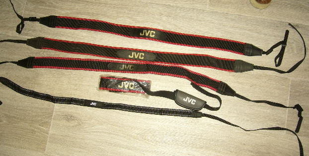 4 sangles d'epaule et bandouli�re sigl�es JVC pour app. phot 3 Versailles (78)