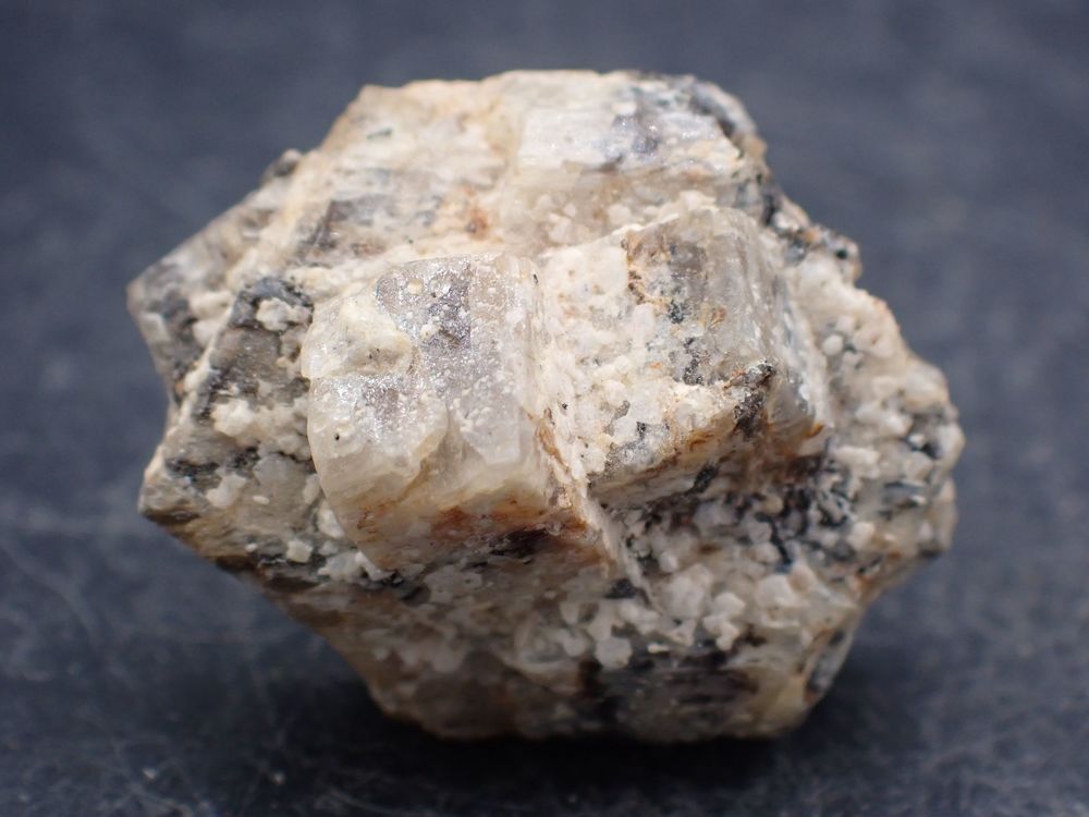 Sanidine , Massif du Sancy , Puy-de-D�me , Auvergne , France 7 Moyenmoutier (88)