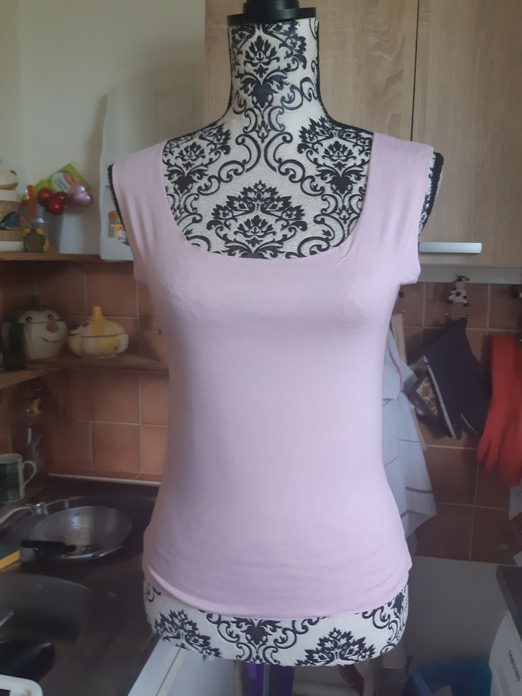  top sans manche rose NEUF taille M
2 Lyon 5 (69)