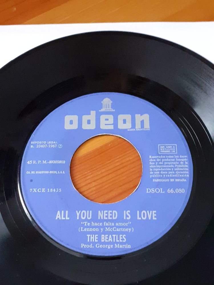 Sans pochette 45 T THE BEATLES Espagne All you need is love 5 Reims (51)