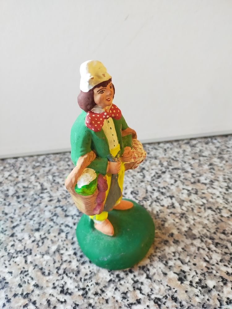 Santon estampill� Pardi hauteur 14cm
4 Mirecourt (88)