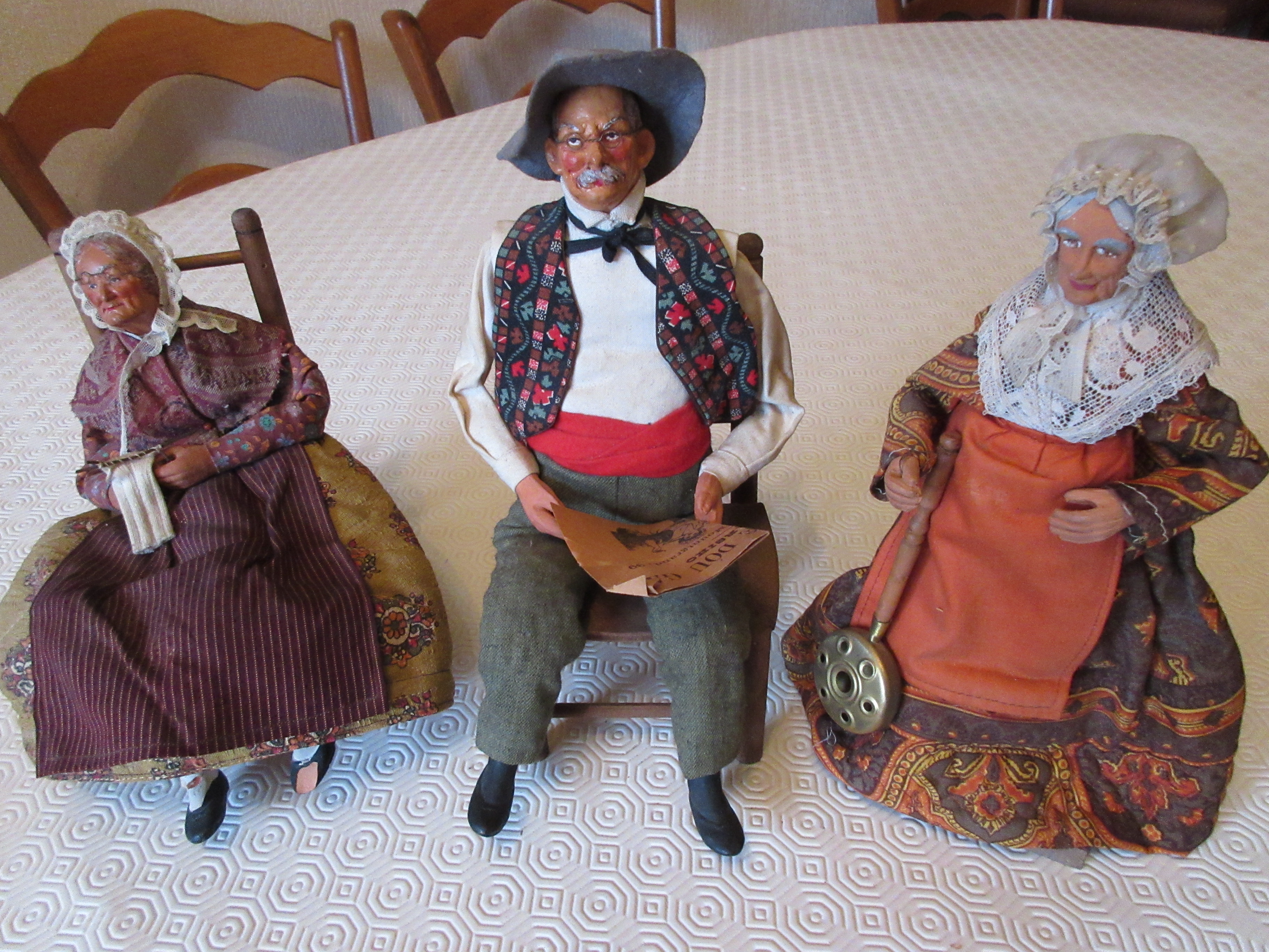 Santons proven�aux habill�s 10 Le Cr�s (34)