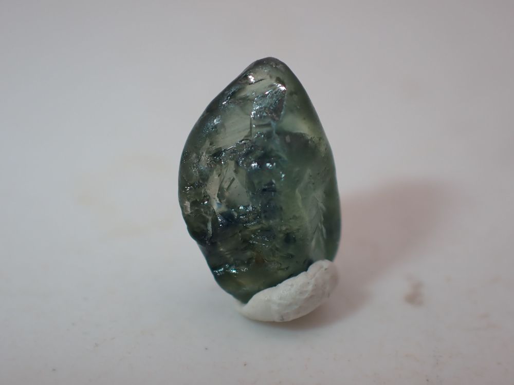 Saphir bleu/vert gemme (Corindon) Issoire , Puy de Dôme  65 Moyenmoutier (88)