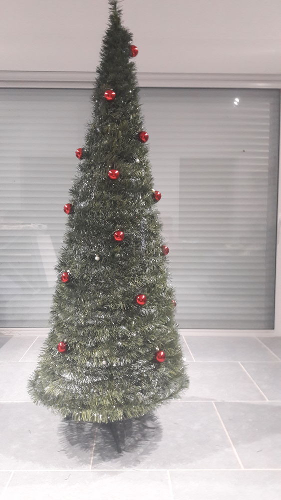 Sapin circulaire d�cor�. 20 Bavay (59)