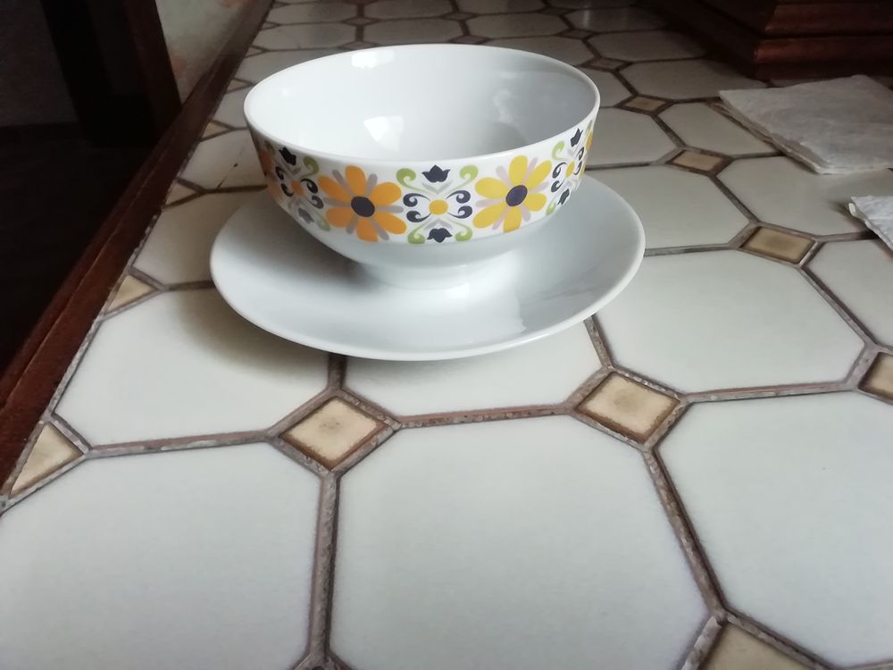 Sauci�re avec coupelle porcelaine ann�e 1970 15 Noyelles-l�s-Vermelles (62)