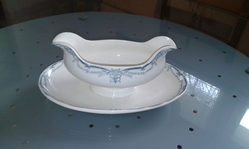 sauci�re d'�poque. 0 Saint-Julien-l�s-Montb�liard (25)