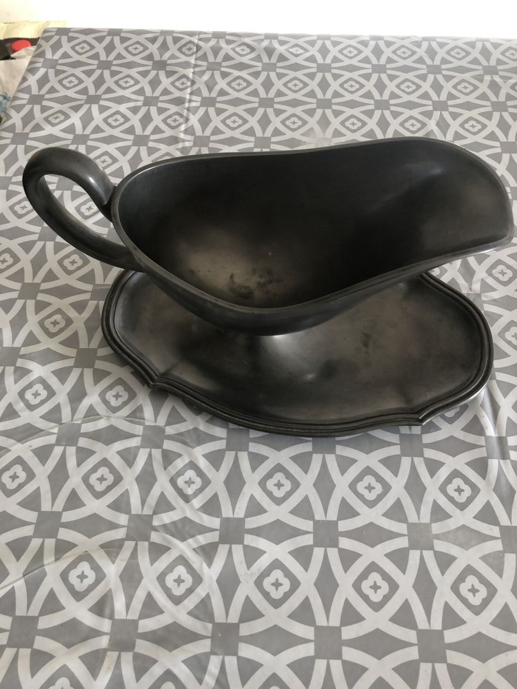 sauciere en �tain avec sa cuill�re 40 Lamballe (22)