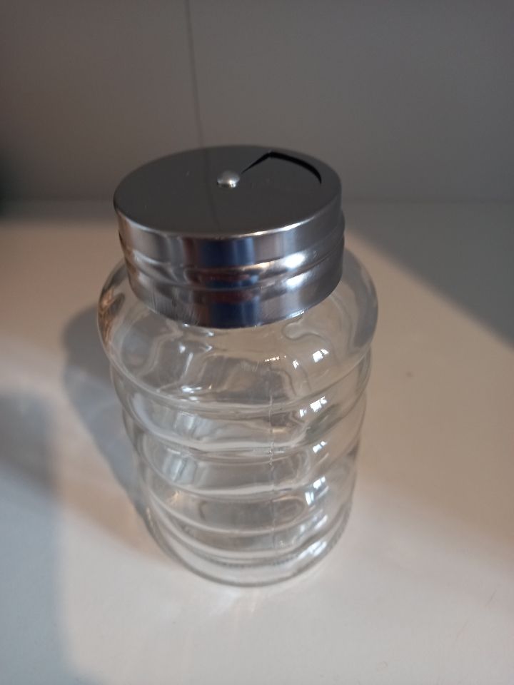 Saupoudreuse de table neuve 4 Villiers (86)