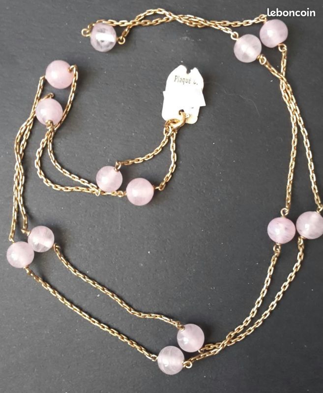 Sautoir - collier plaqué OR - perles roses ** poinçon 43 Dinan (22)