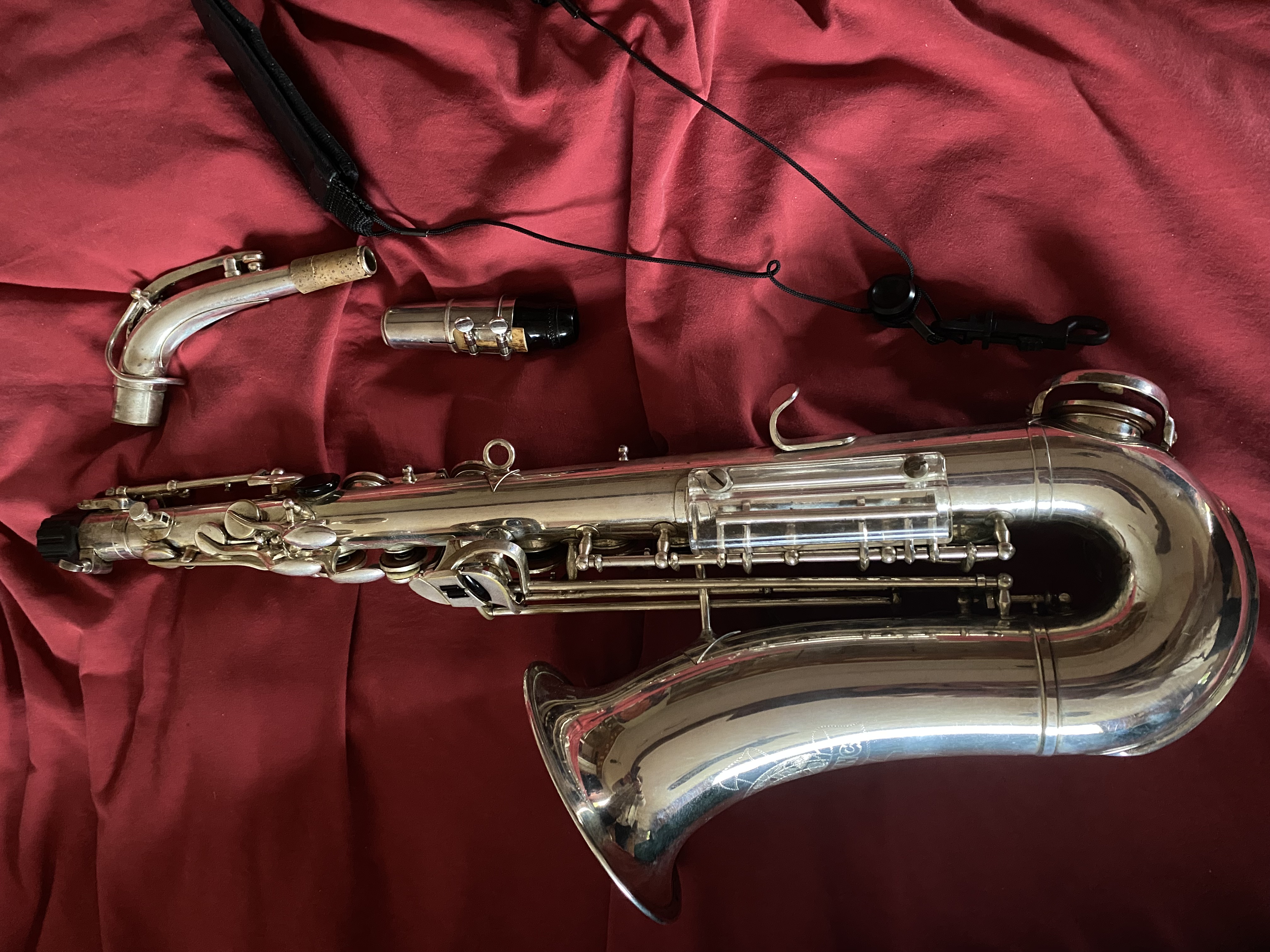 un saxophone alto New king 900 Saint-Ange-et-Tor�ay (28)