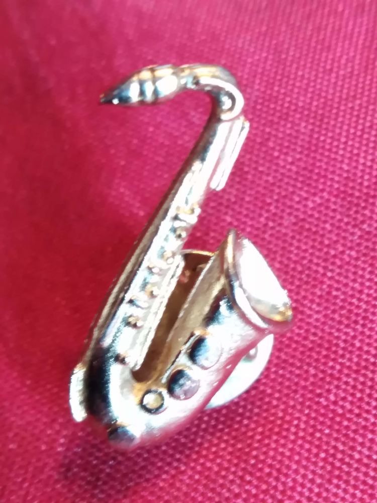 Pin's saxophone 2 Avermes (03)