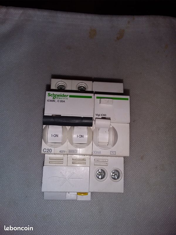 Schneider - Acti9 - iC60N - Disjoncteur - 2P - 20A - R�f : A 40 Serres-Castet (64)