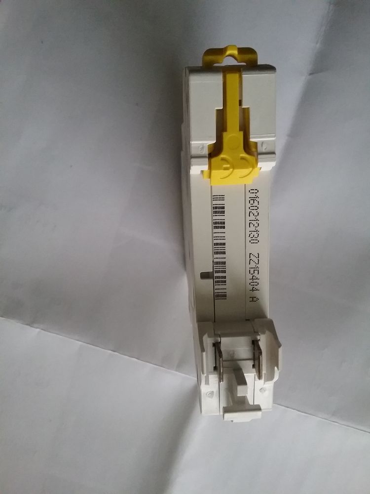 Schneider D'CLICXE C16 5 Naintr� (86)