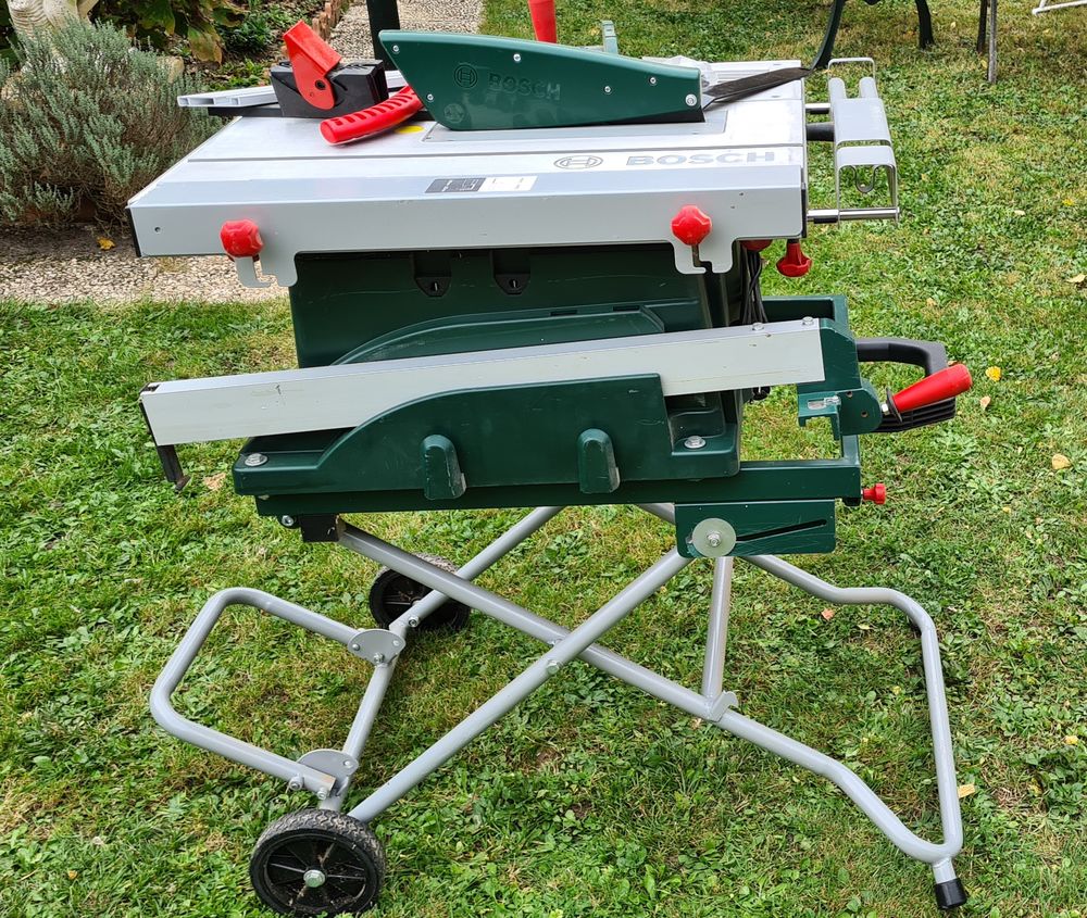 Scie Bosch PTS 10 avec pi�tement � roulettes 450 Vaux-le-P�nil (77)