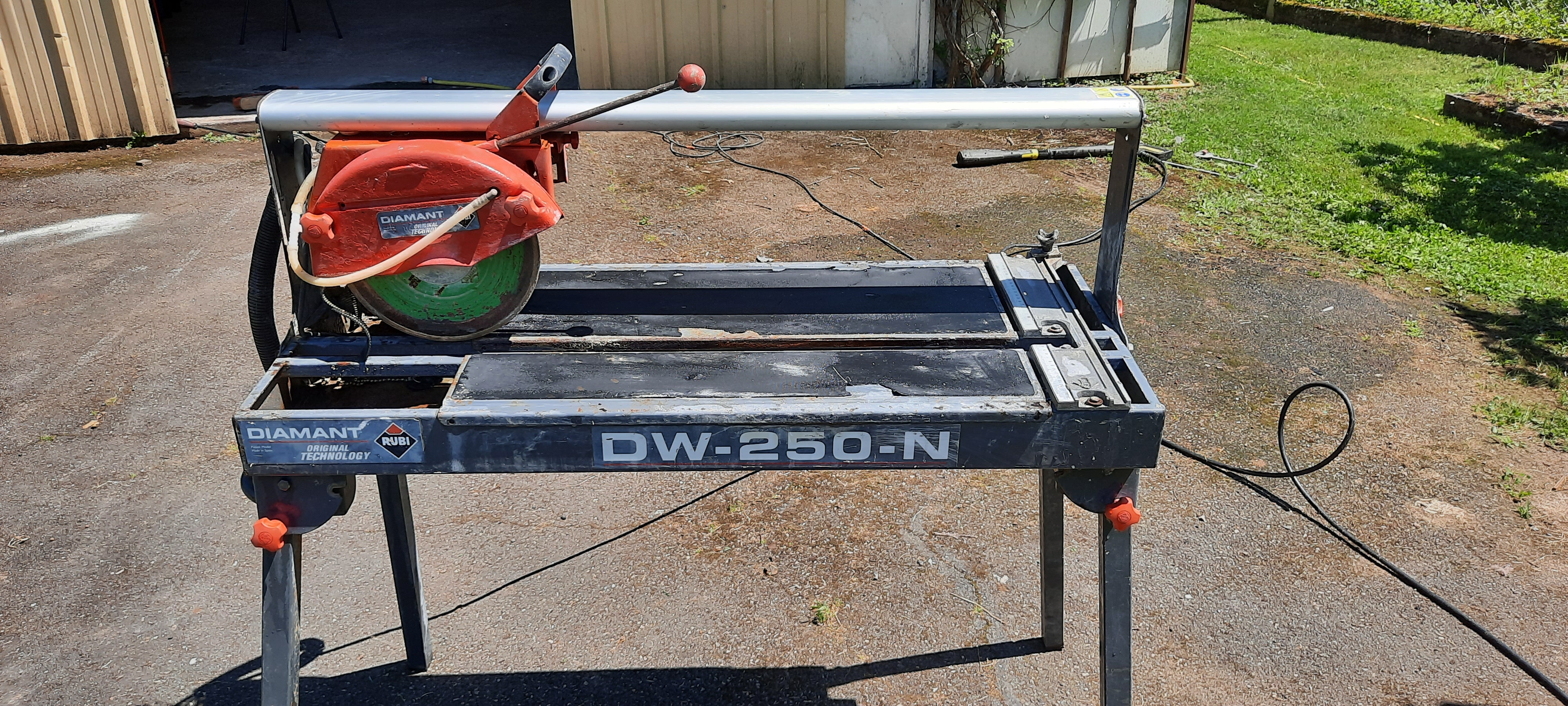 scie a carrelage sur pieds diam�tre 250mm 280 Saint-Pantal�on-de-Larche (19)