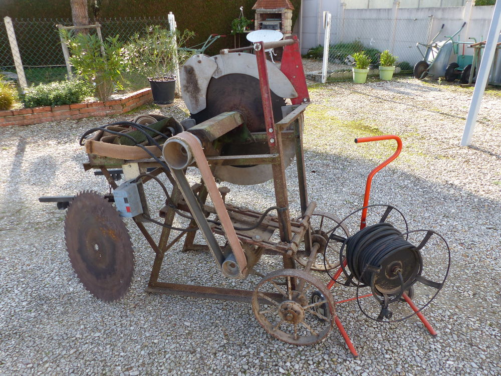 Scie Circulaire � b�ches lame de 600 sur roues
Moteur triph
180 Lorris (45)