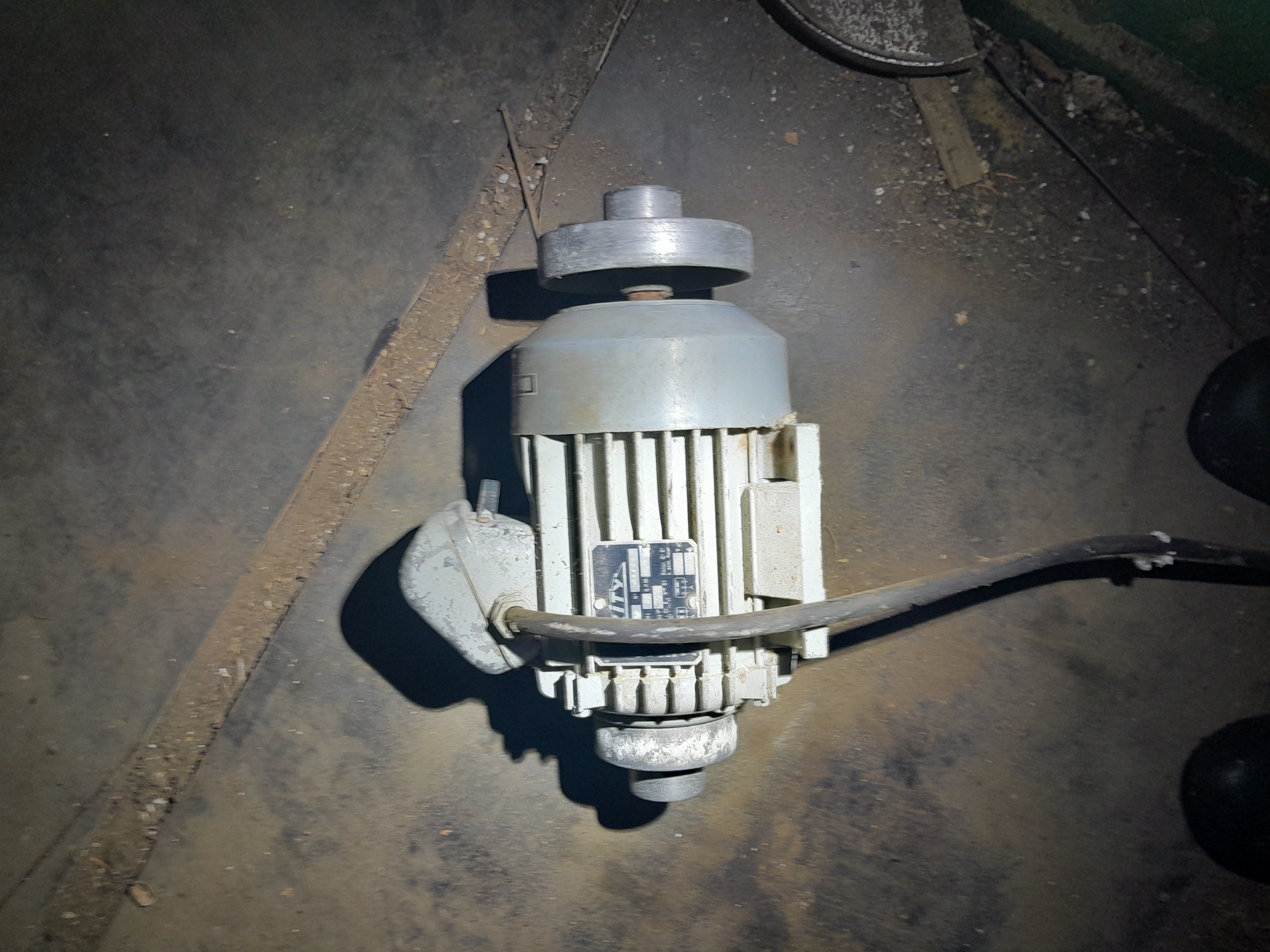 scie circulaire, degauchisseuse 50 Berzy-le-Sec (02)