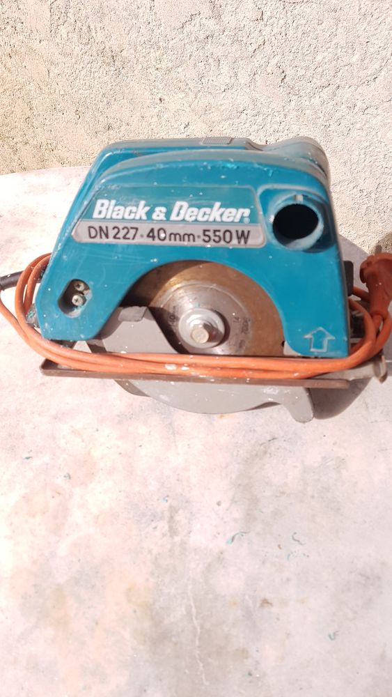 Scie circulaire electrique 10 Brignoles (83)