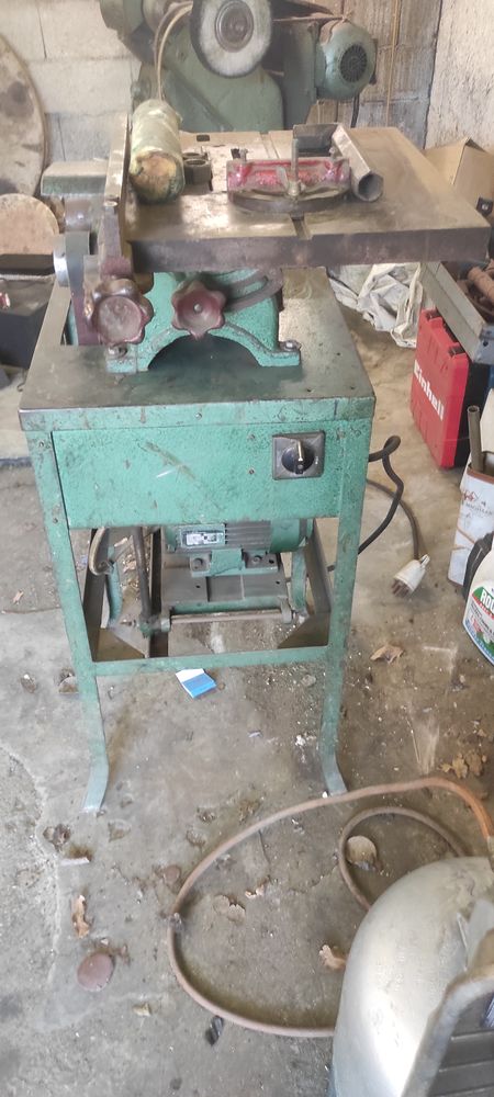 scie circulaire sur table � laiton 300 Bazoches-sur-le-Betz (45)