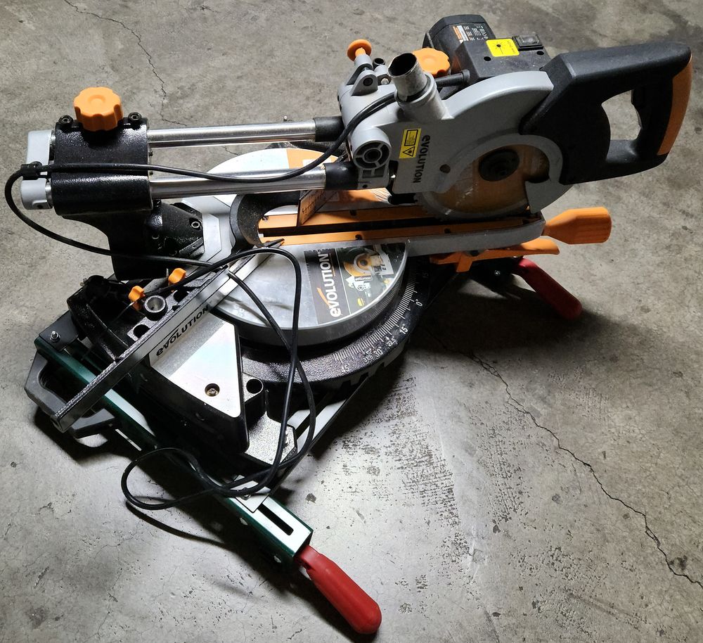 Scie � onglet 250 Montpellier (34)