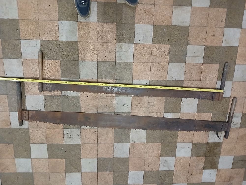 2 scies a bois 40 Dun-le-Palestel (23)