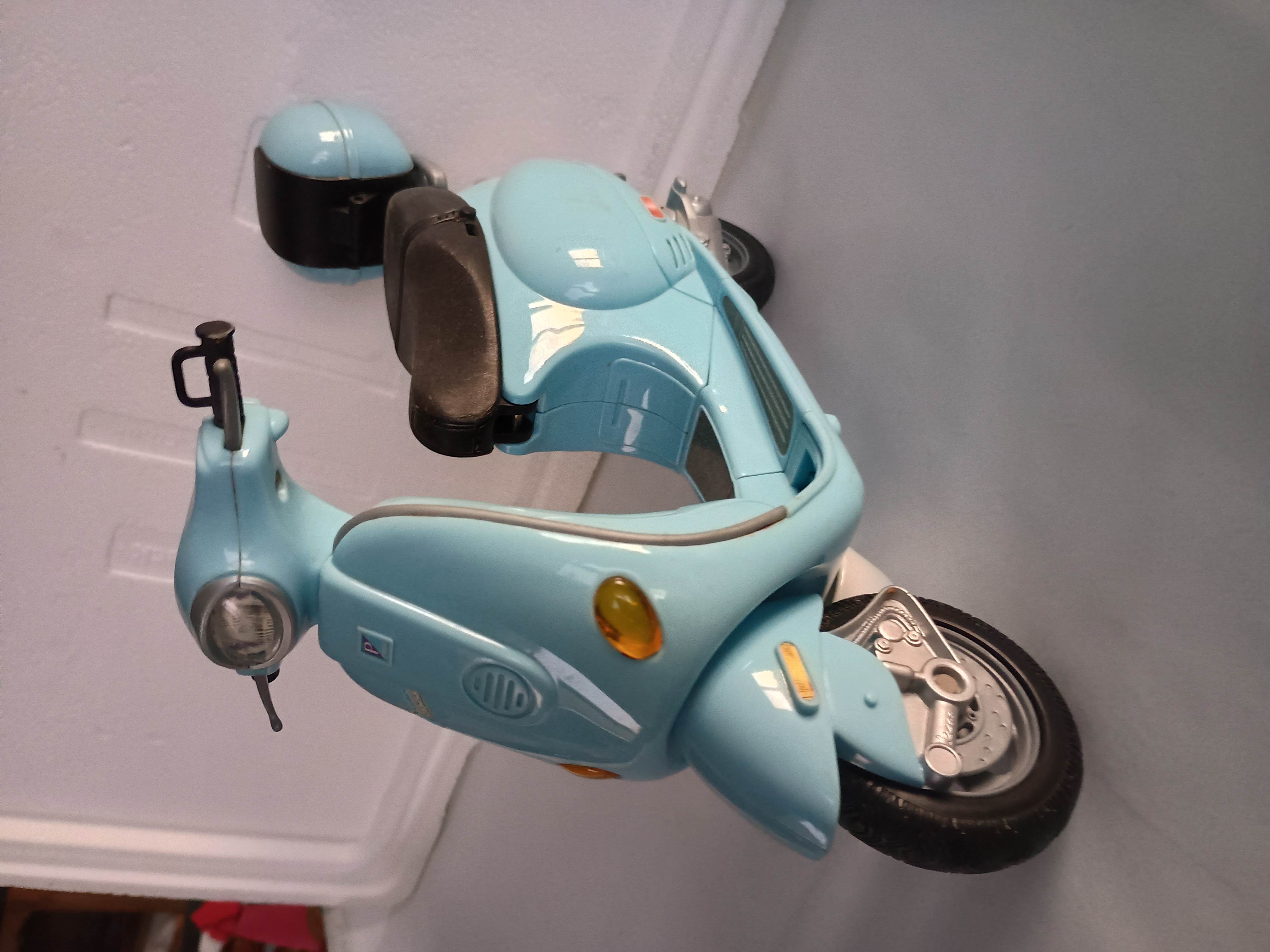 Scooter VESPA BARBIE de 2002 10 Agincourt (54)