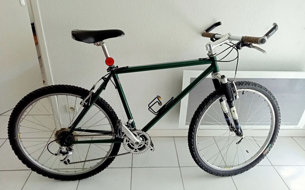 VTT  26  SCOTT RACING  ETAT PARFAIT
Taille M
8 vitesses
vert 150 Toulouse (31)