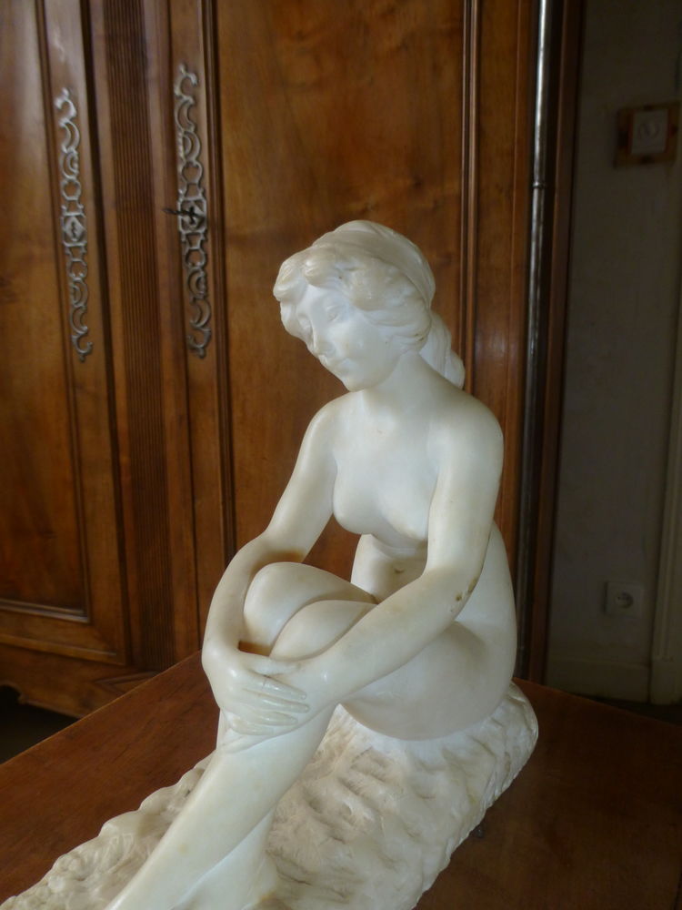 Sculpture en alb�tre par F. PAPUCCI 300 Poitiers (86)