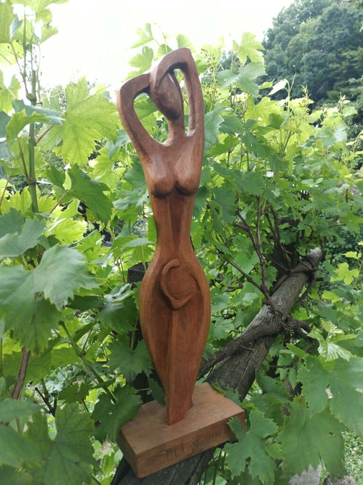 Sculpture femme en bois