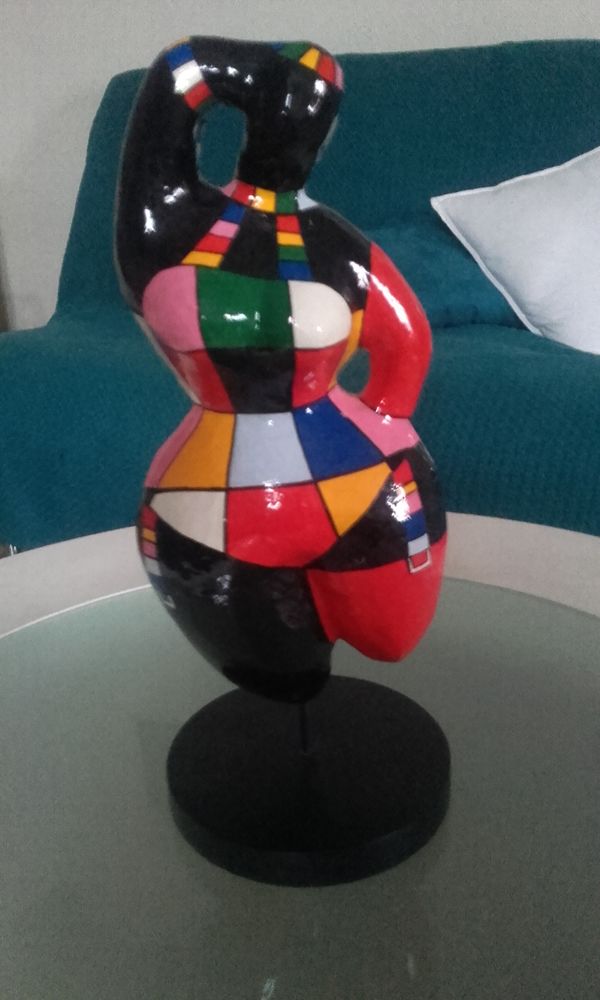 sculpture femme design type Mondrian ou D�esse 130 Meaux (77)