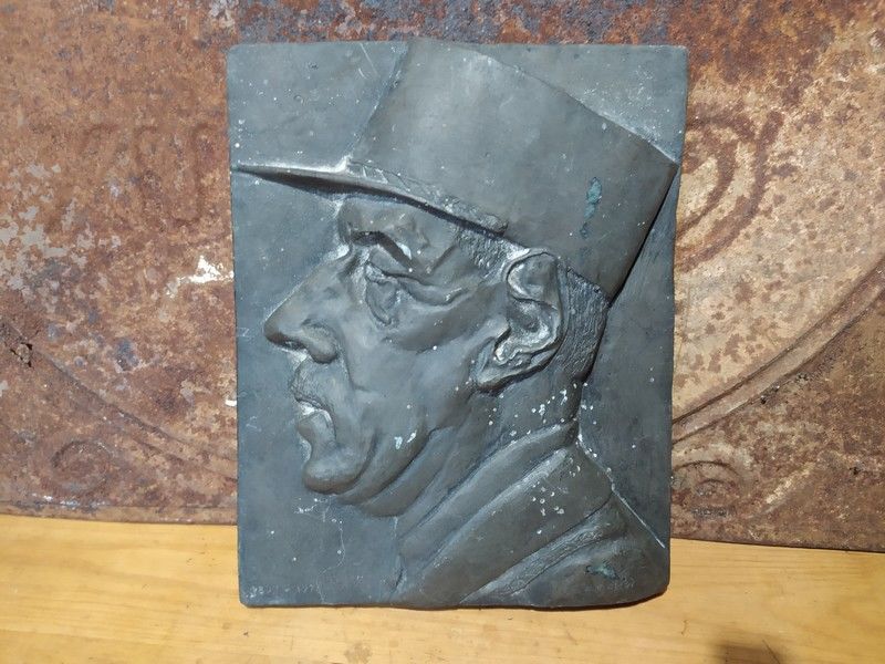 Sculpture Bas Relief Portrait du G�n�ral Charles De Gaulle 60 Loches (37)