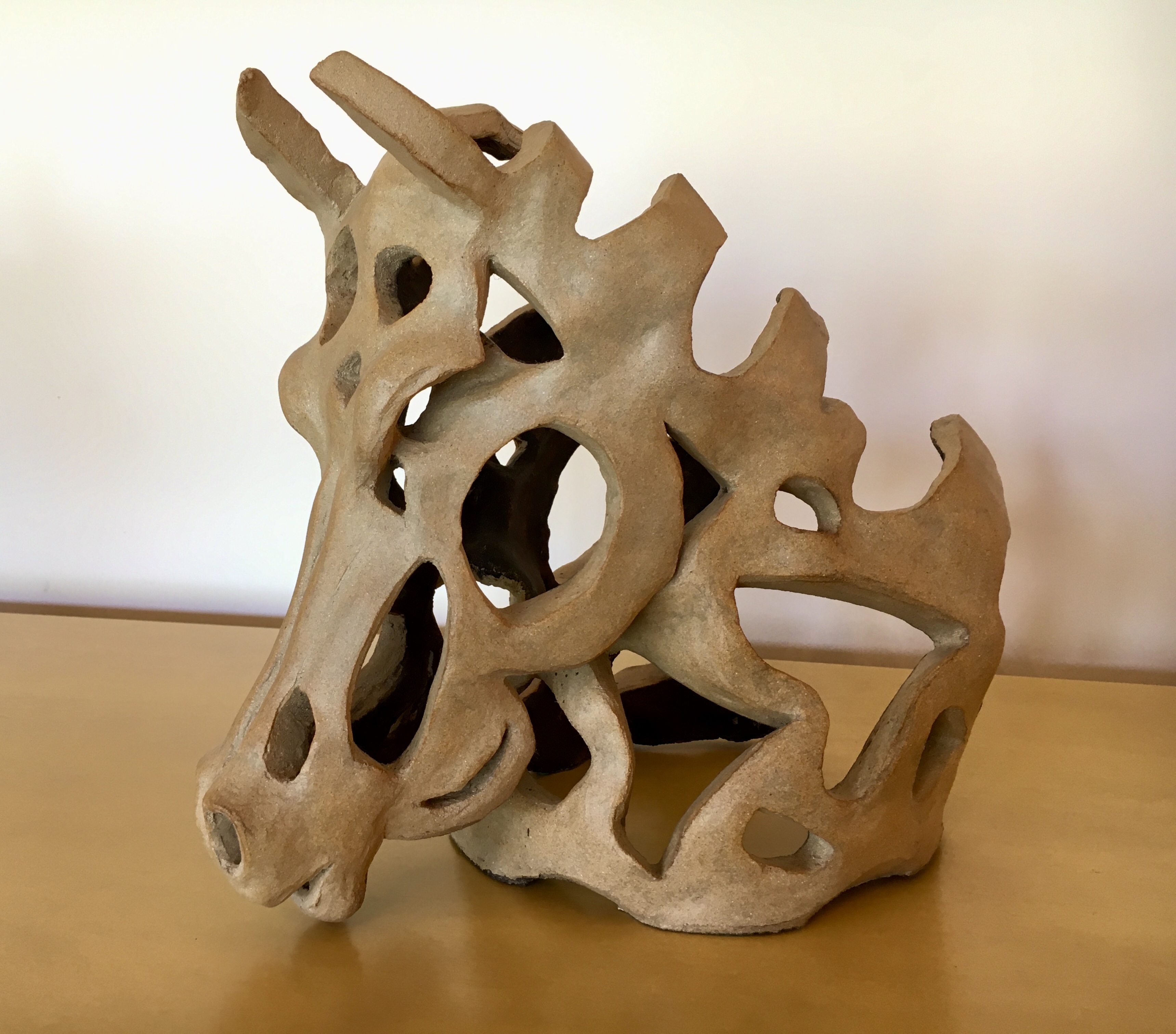 Sculpture de T�te de cheval; Pi�ce unique en terre cuite 230 Merville (31)