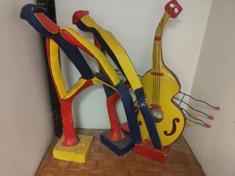 Sculptures  danseurs de capoeira en musique  120 Chartres (28)