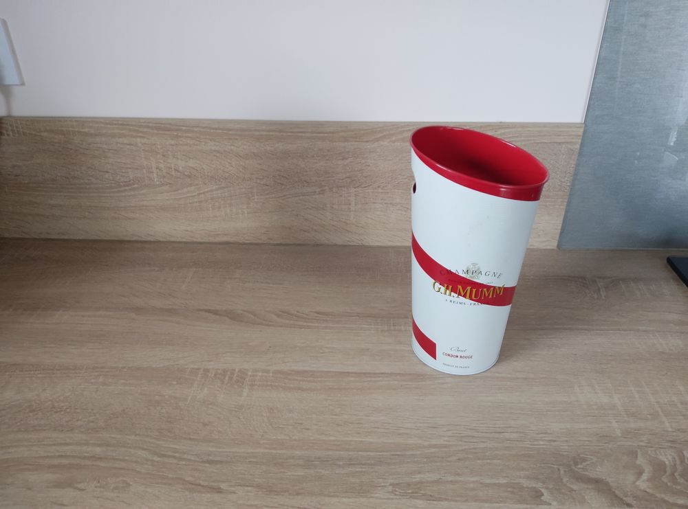 Seau a Champagne  neuf ( jamais utilis�)
5 � 5 Colombier-Fontaine (25)