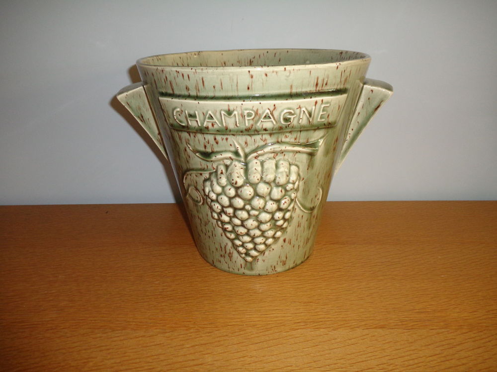 Seau � Champagne. 10 Saint-Saulve (59)