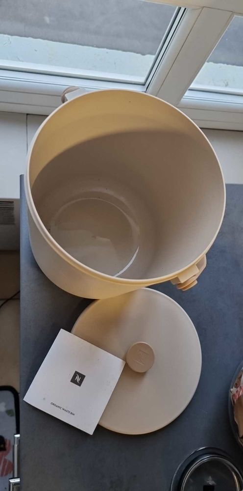 seau �  compost Nespresso Neuf 27 Oullins (69)