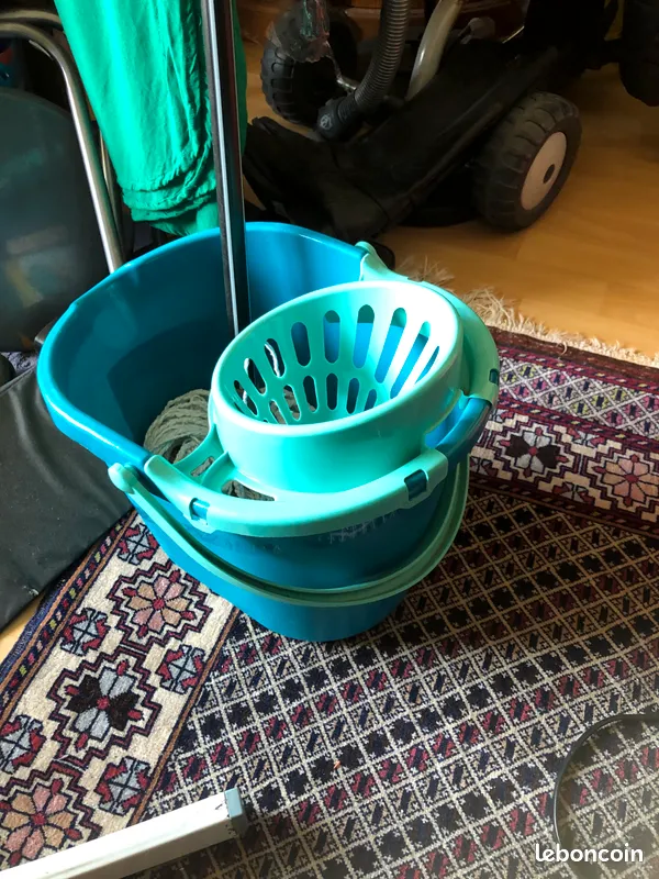 Seau essoreur avec balai 15 Ivry-sur-Seine (94)