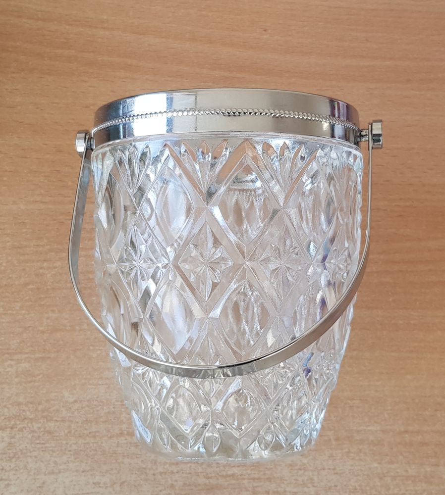 
seau � gla�on en verre travaill� avec cerclage et anse 10 Carnon Plage (34)