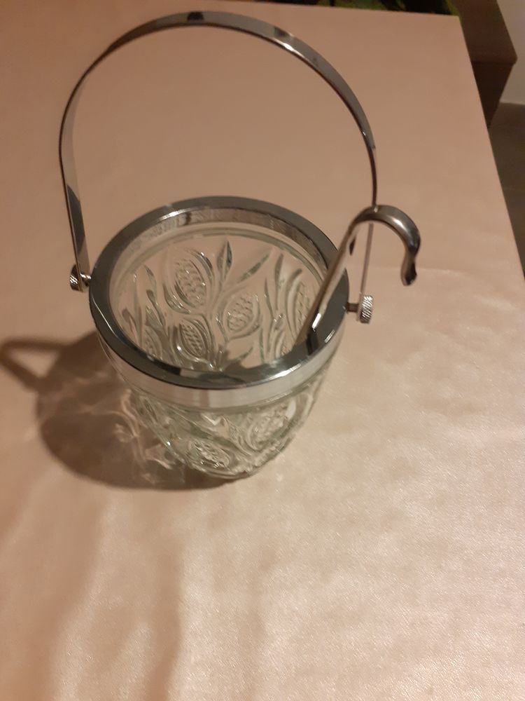 SEAU A GLACONS en cristal avec sa cuill�re 10 Aubagne (13)