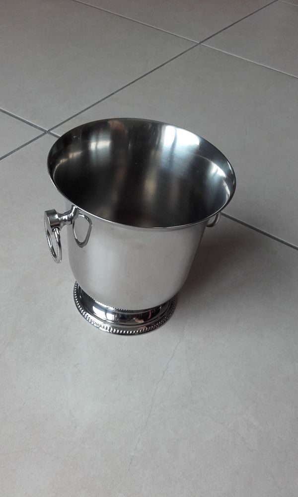 Seau � gla�ons, 15 Milly-la-For�t (91)