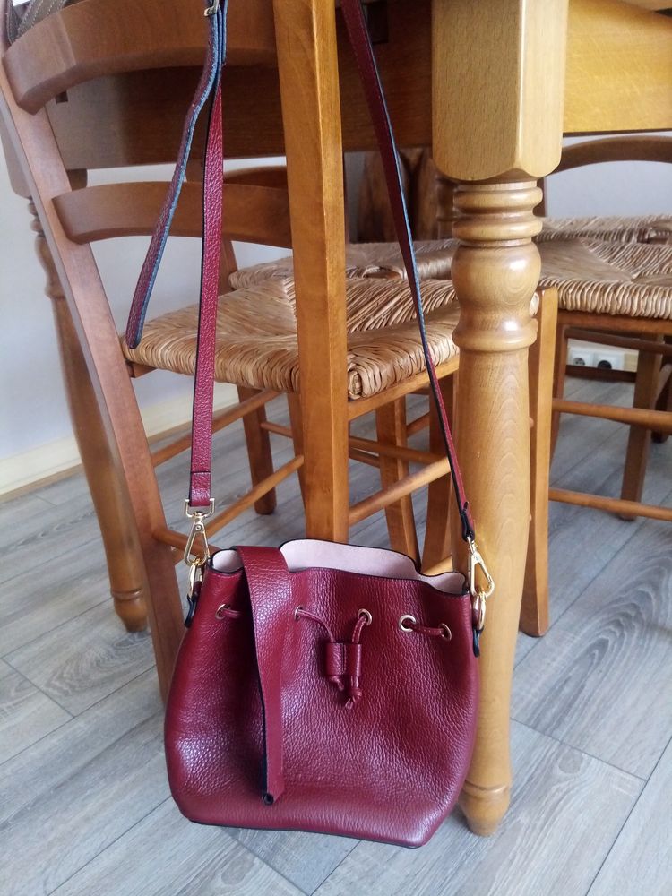 sac seau porte epaule et main en cuir de vachette 15 �vry (91)